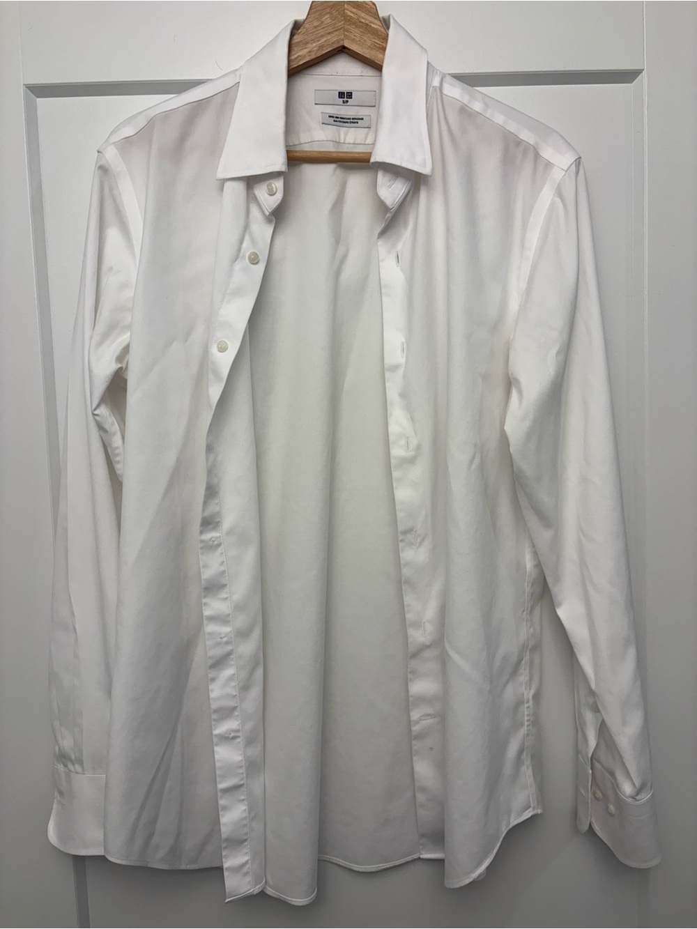 Uniqlo Men’s White Dress Shirt - Classic Collar